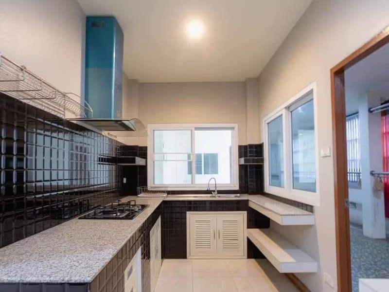6 Bed House for Sale in Hang Dong District
