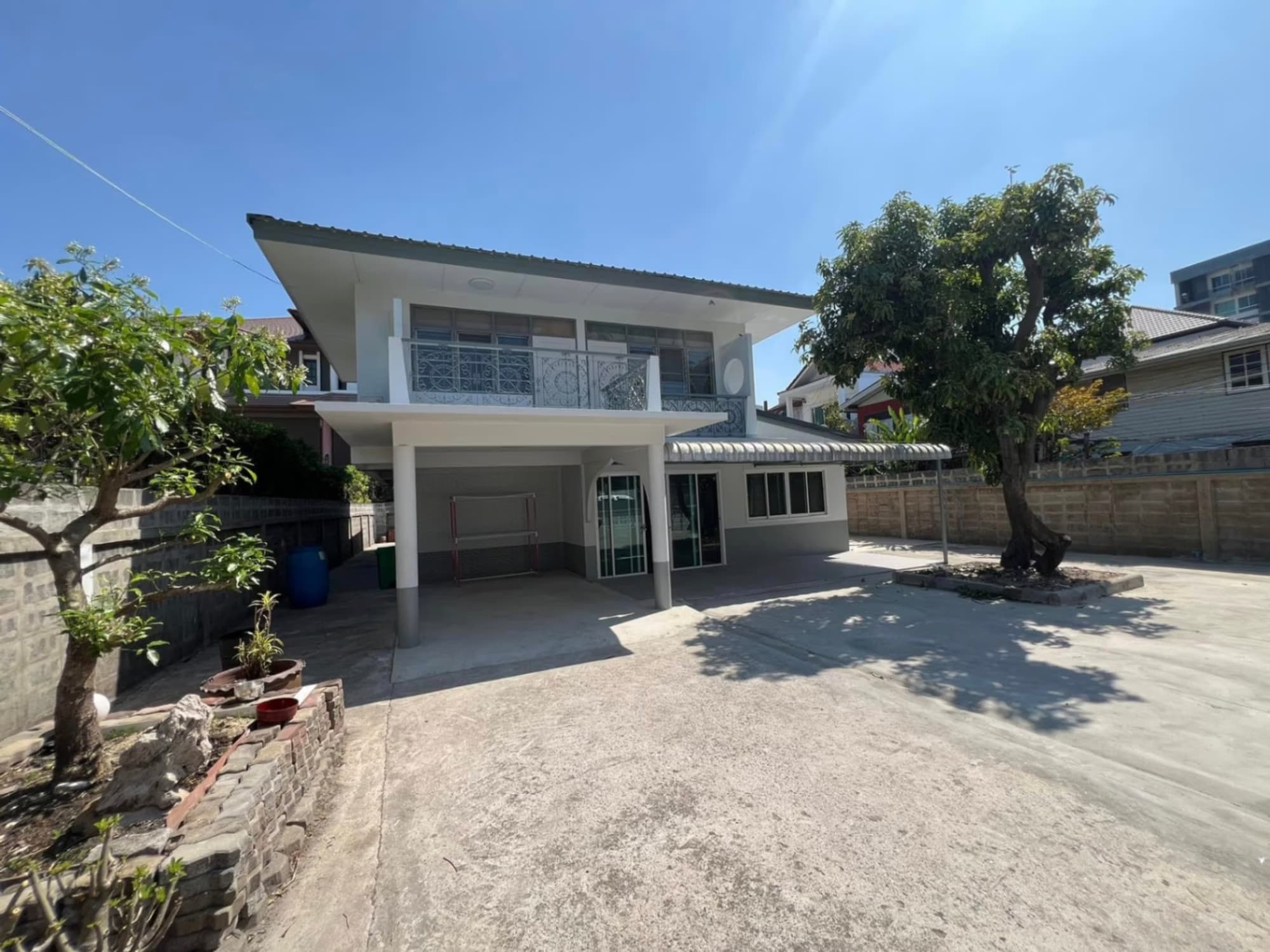 4 Bed House for Rent in Bang Na - Image 12