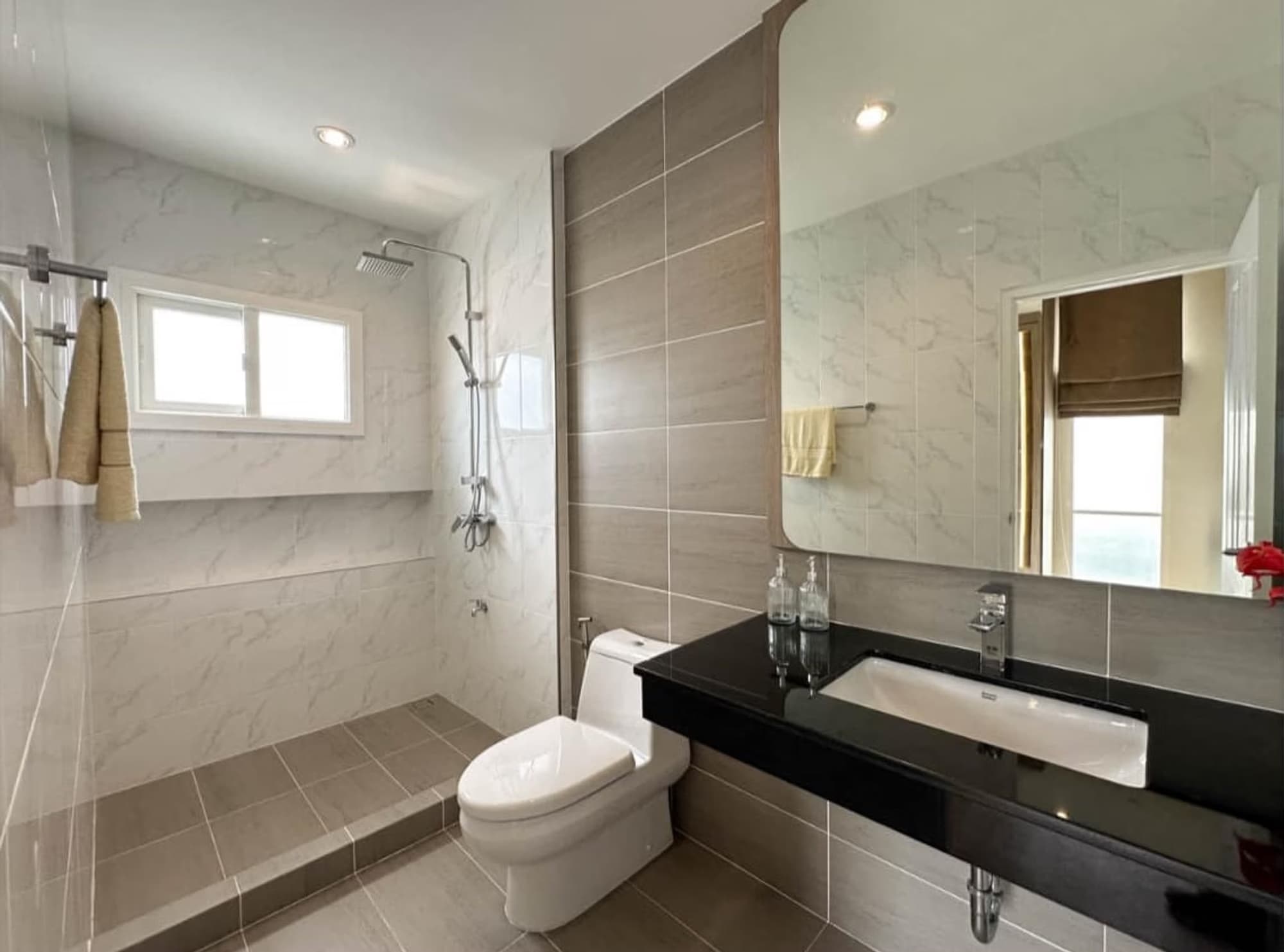 4 Bed House for Sale in undefined - Image 9