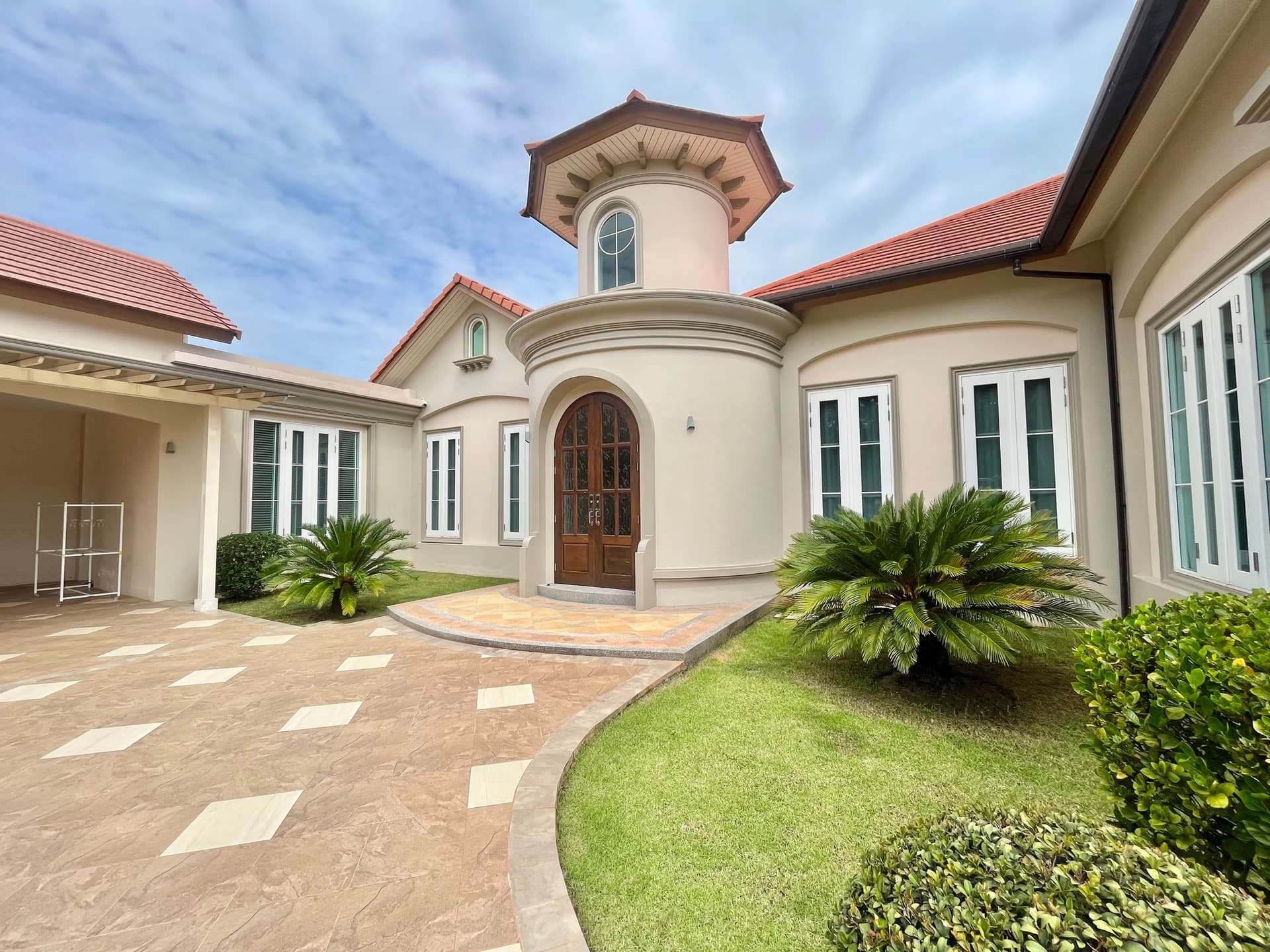 Luxury Pool Villa Next To Lake in Summit Green Valley - Image 4