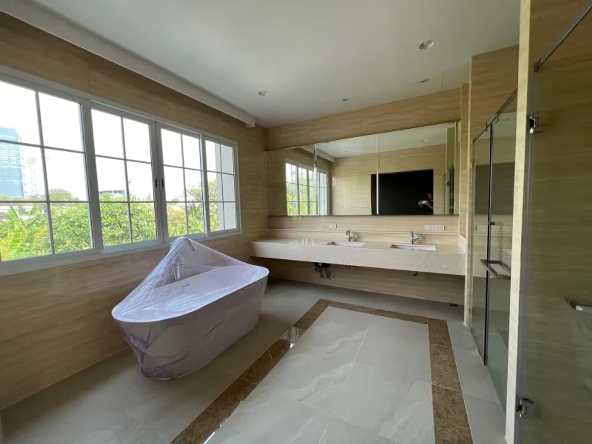 5 Bedroom House - Image 11
