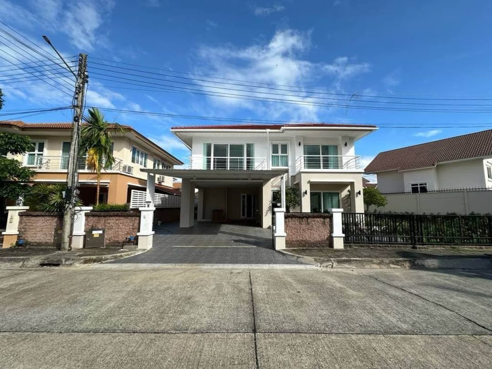 3 Bed House for Rent in San Kamphaeng - Image 1