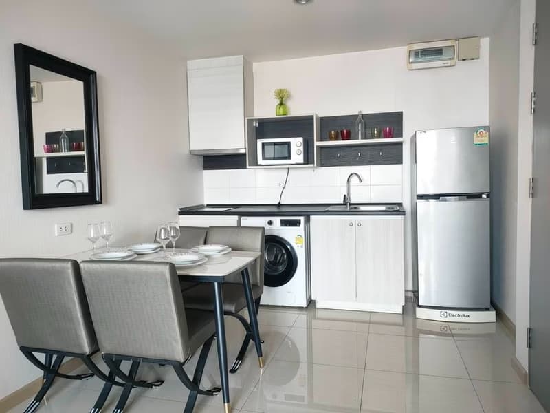 2 Bed Condo for Rent  Near Huai Khwang MRT