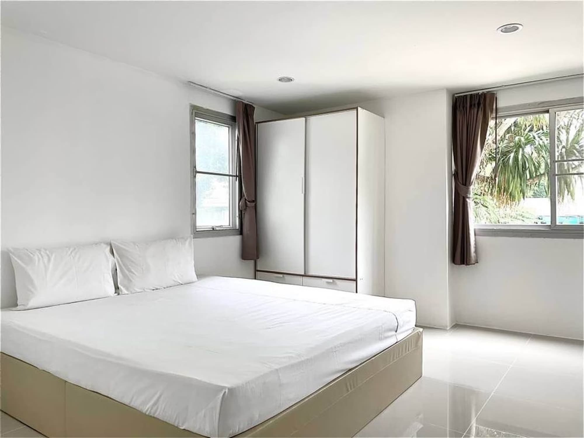 2 Bed Condo for Rent in Khlong Toei - Image 8