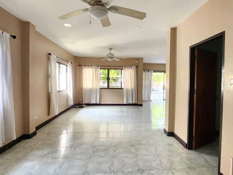 4 Bed House for Rent in Mueang Chiang Mai