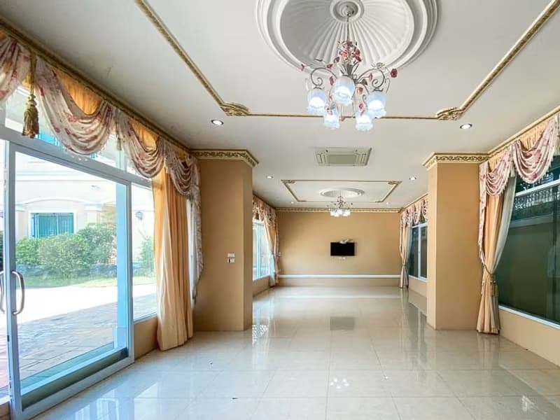 8 Bedroom House