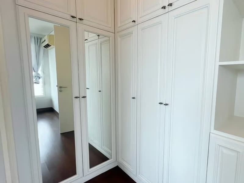 4 Bed Condo for Rent in Watthana