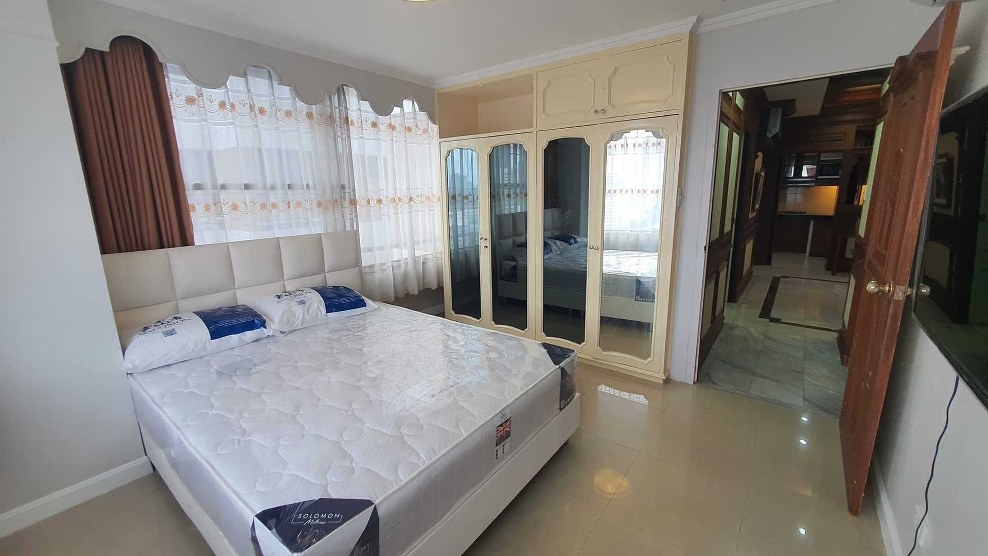 3 Bed Condo for Rent and Sale in Watthana - Image 14