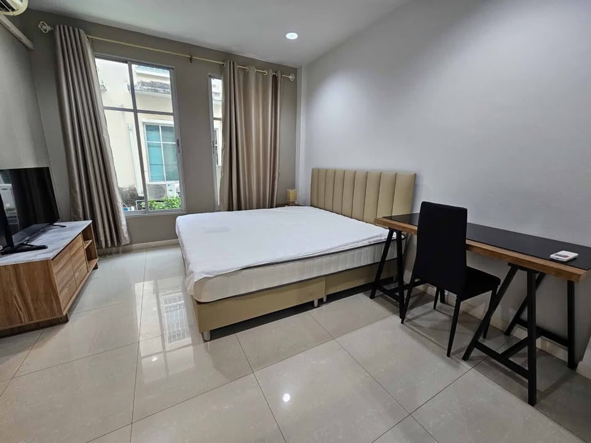5 Bed Townhouse for Rent in Yan Nawa - Image 10