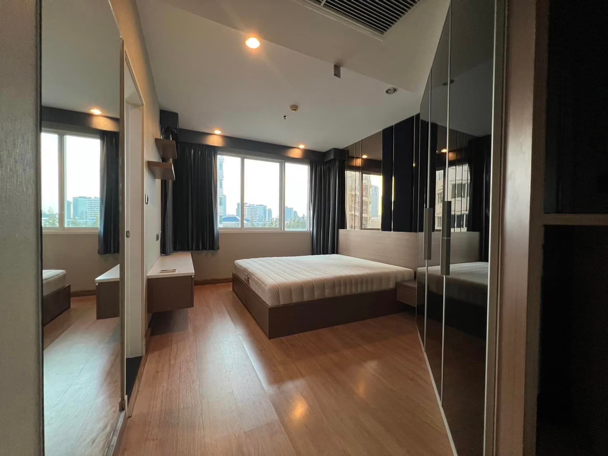 2 Bed Condo for Rent and Sale  Near Thailand Cultural Centre MRT - Image 3