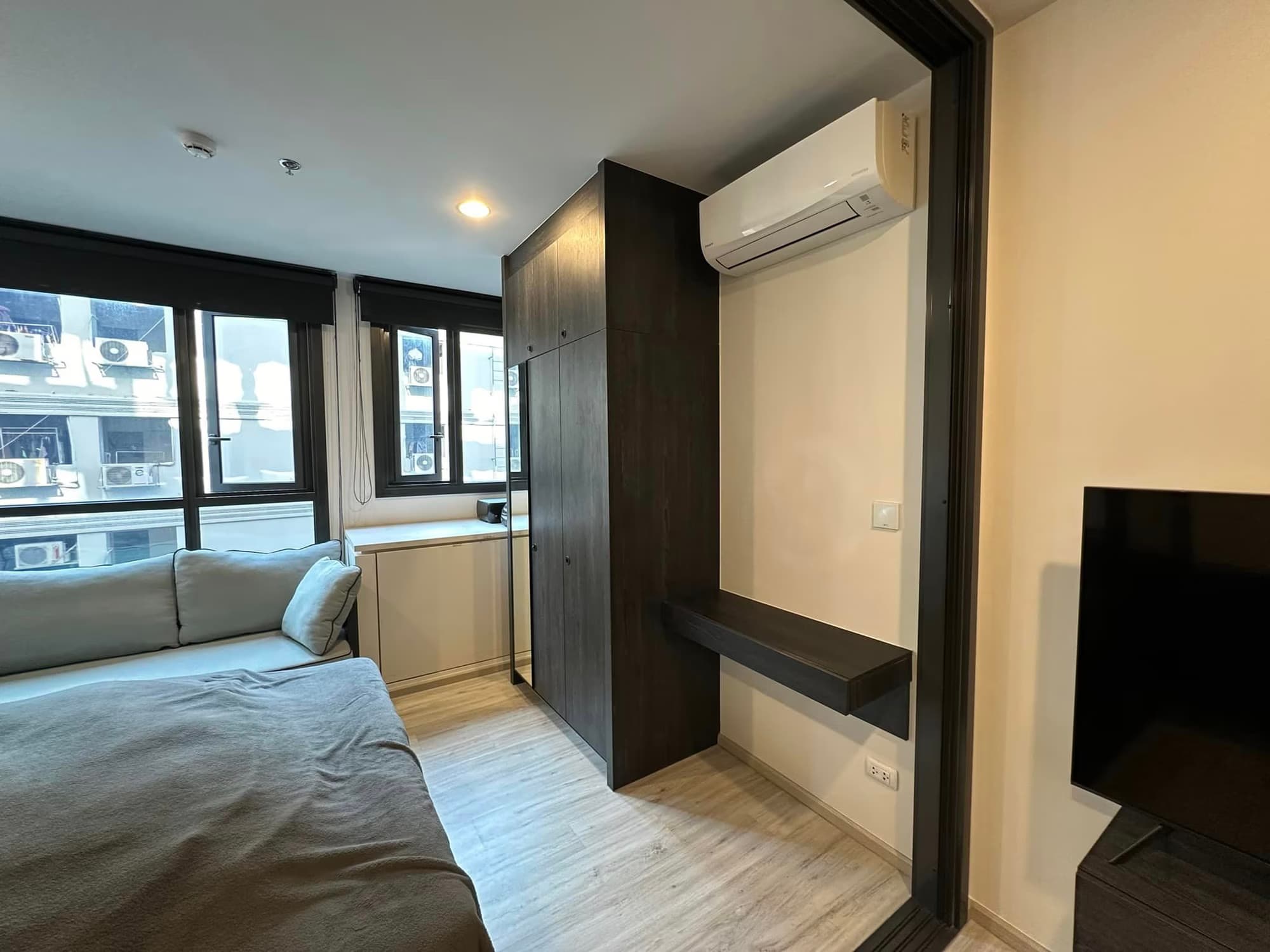 1 Bed Condo for Sale  Near Huai Khwang MRT - Image 6