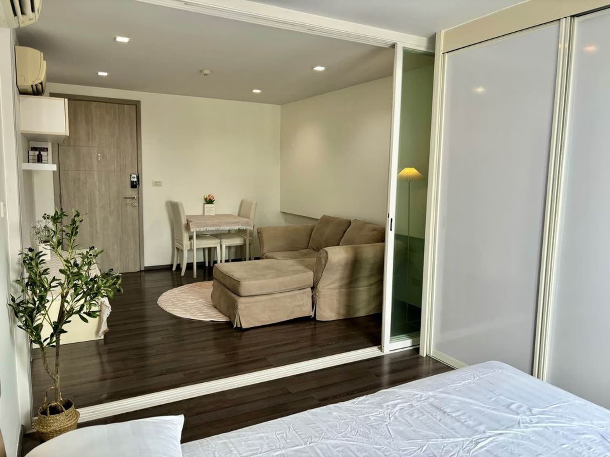 1 Bed Condo for Sale in Phra Khanong - Image 4