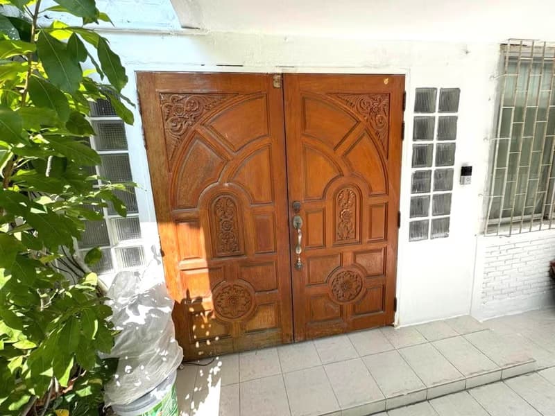 5 Bed Townhouse for Sale in Bang Rak
