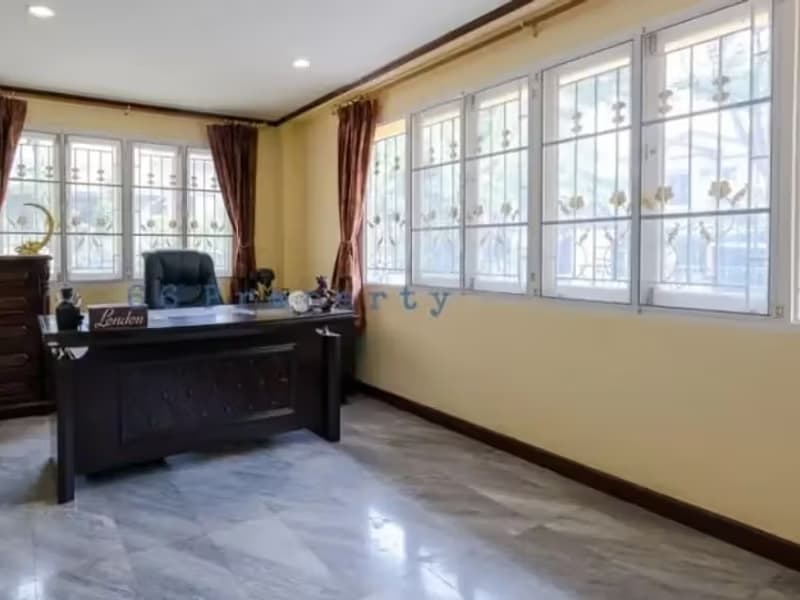 6 Bedroom House