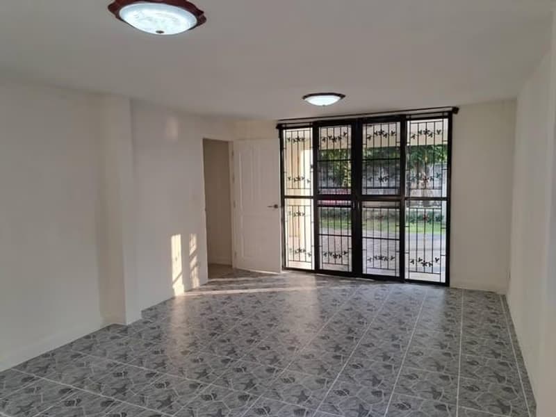 House for Sale in Lake View Park