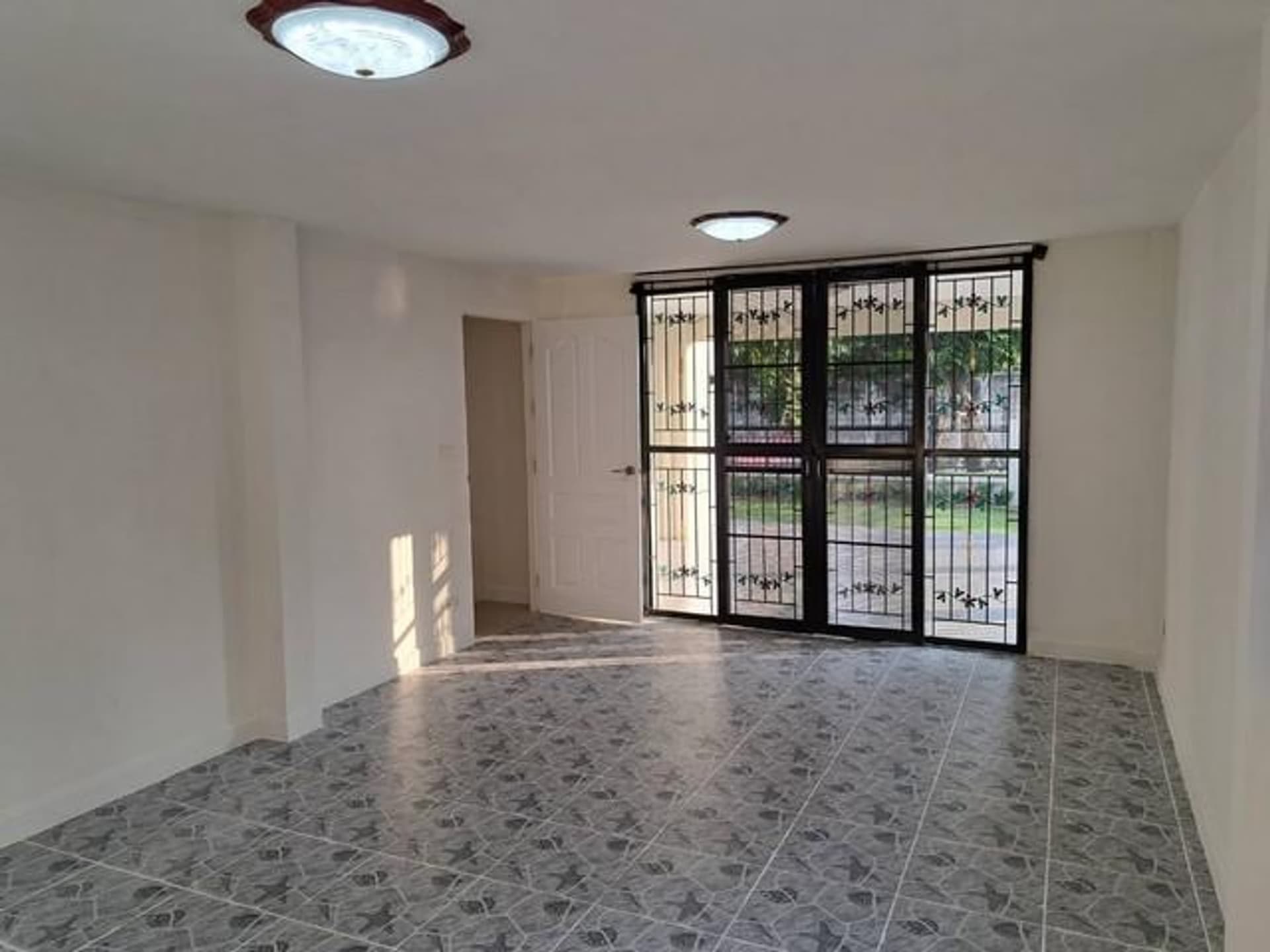 House for Sale in Lake View Park - Image 11