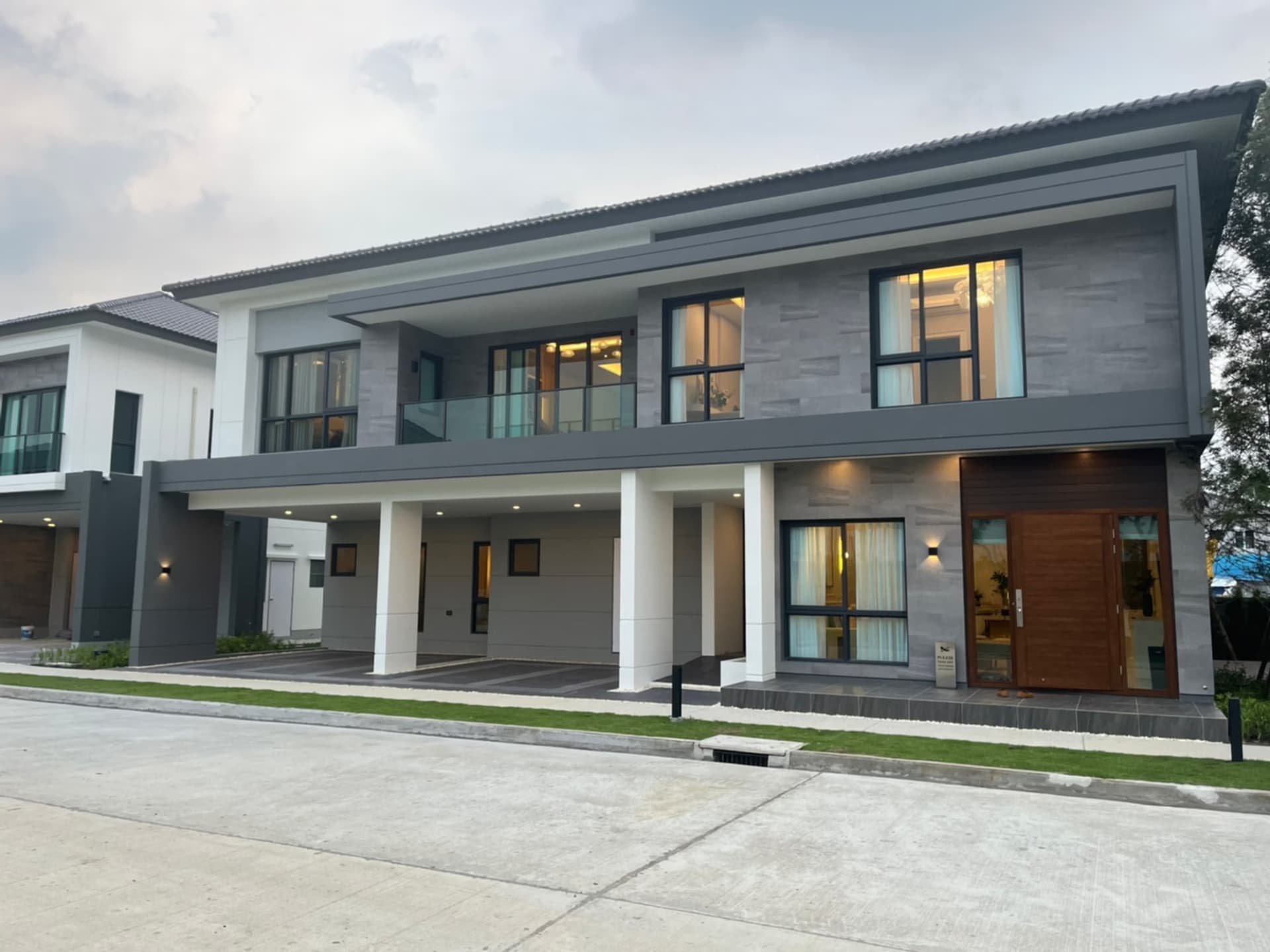 5 ห้องนอน บ้าน สำหรับ ขายและจำหน่าย ใน Bang Phli - Image 1