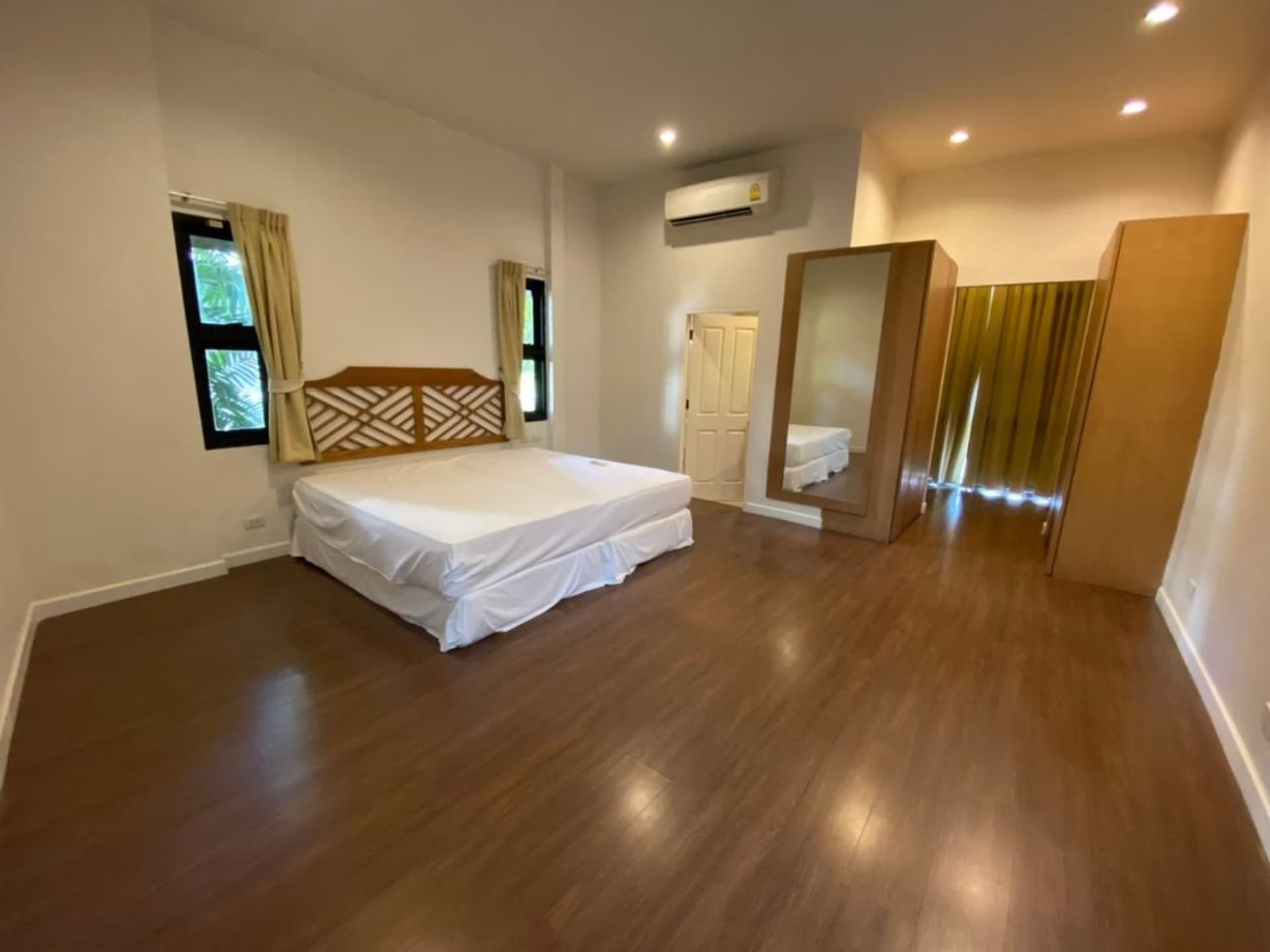 4 卧室 别墅 用于 出租 在 Khlong Toei - Image 12
