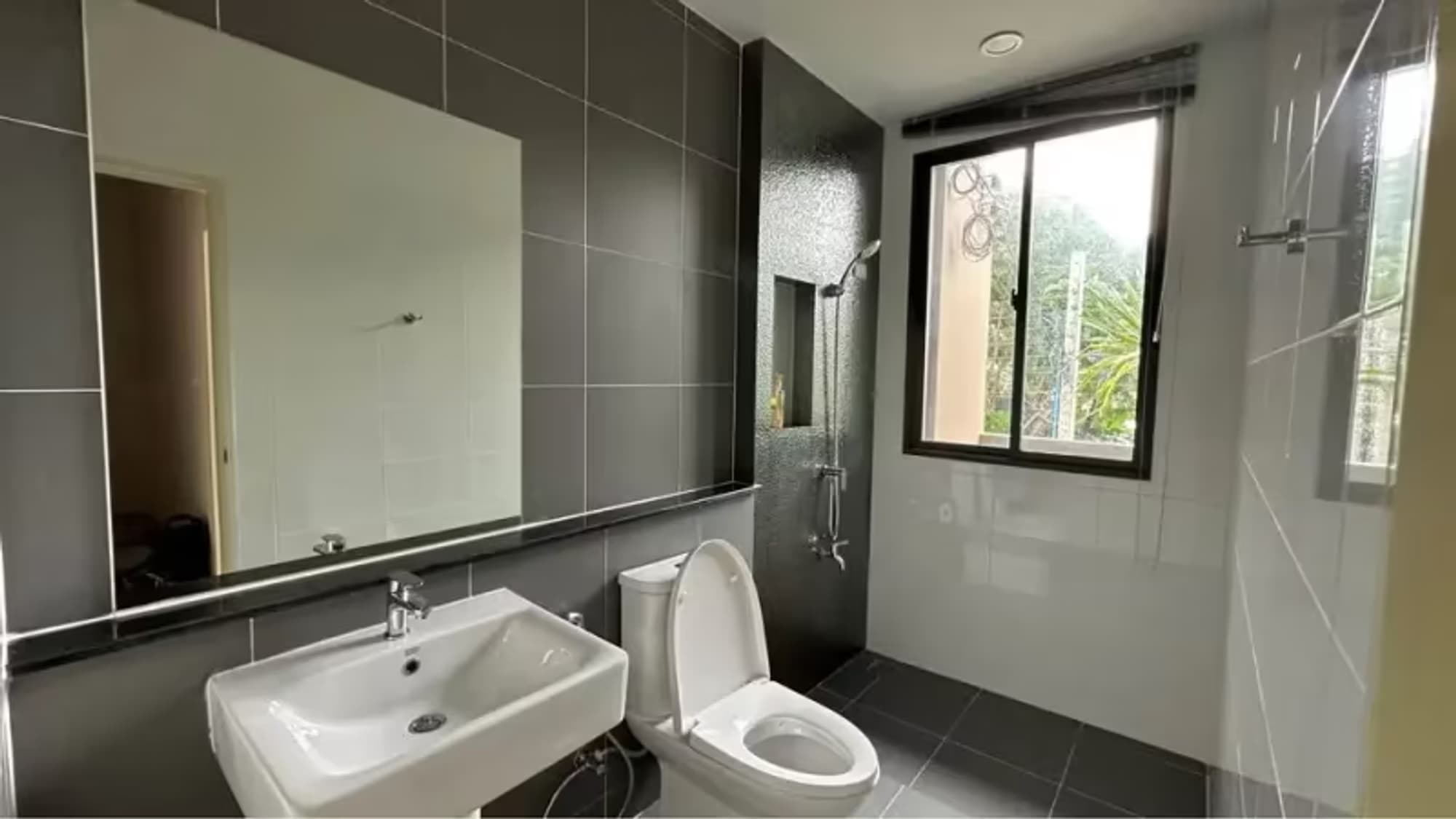 House for Rented at Baan Klang Mueang Bangna-Wongwaen - Image 11