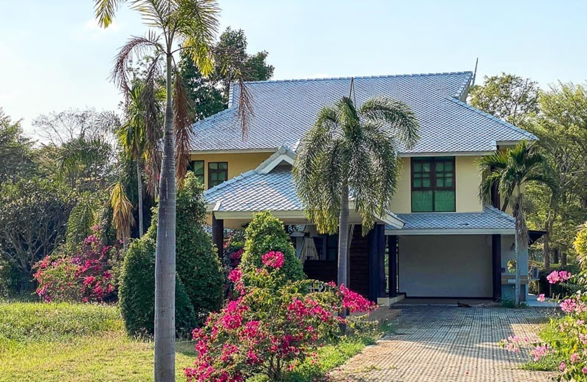 6 Bedroom House - Image 4