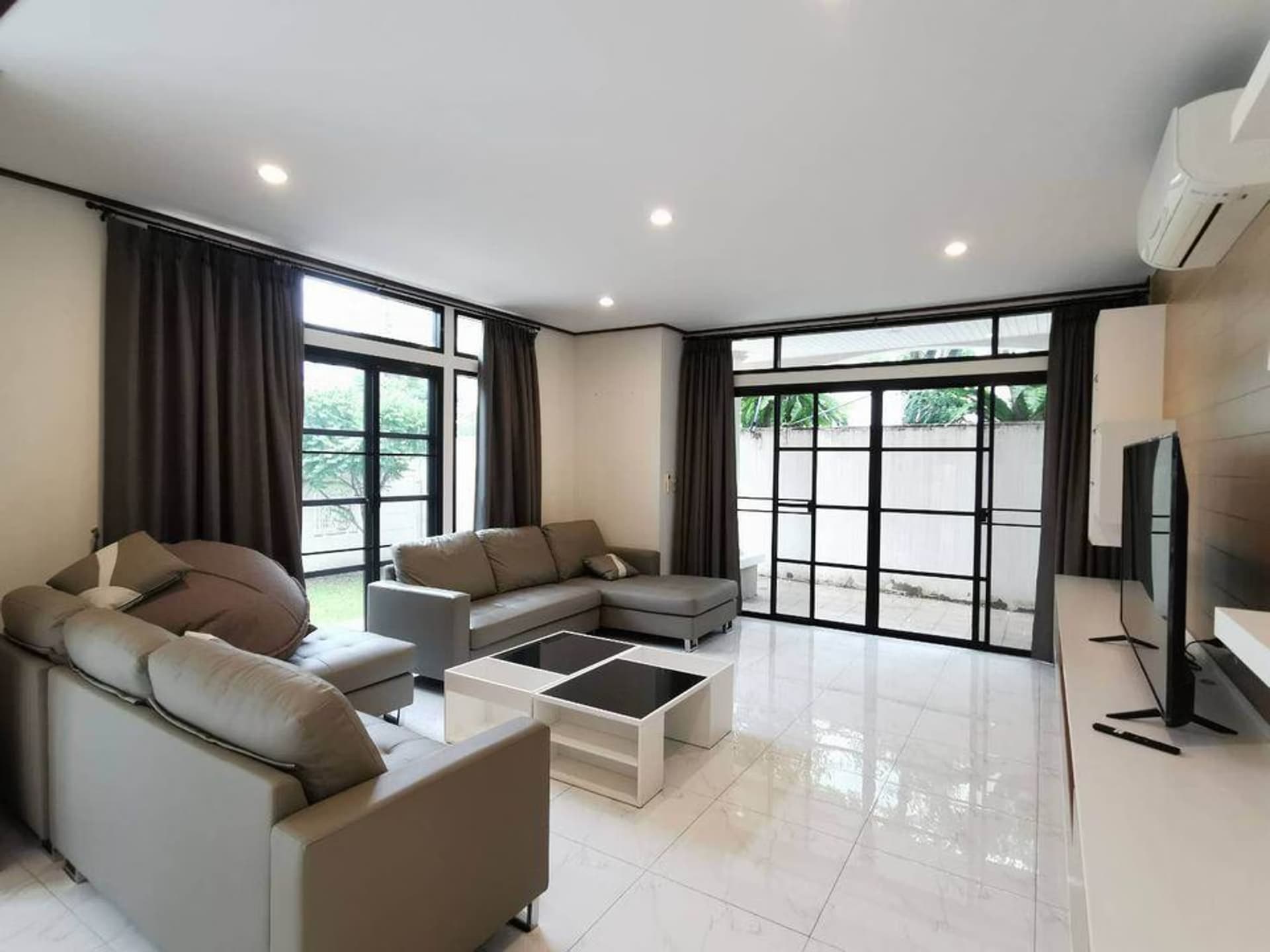 4 Bedroom House - Image 32