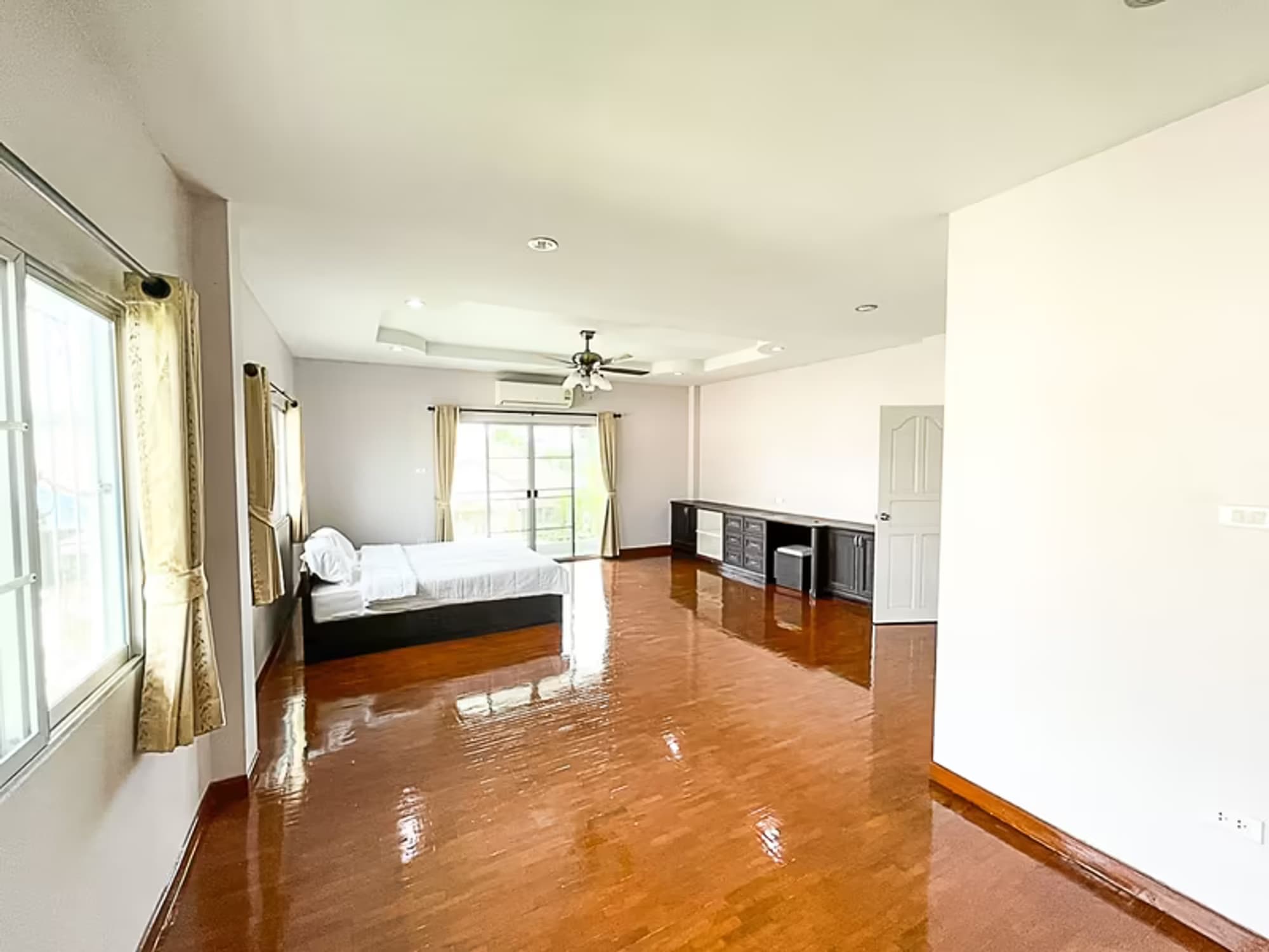 4 Bedroom House - Image 8