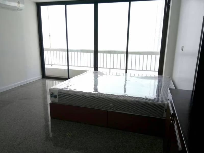 3 Bed Condo for Rent in Watthana