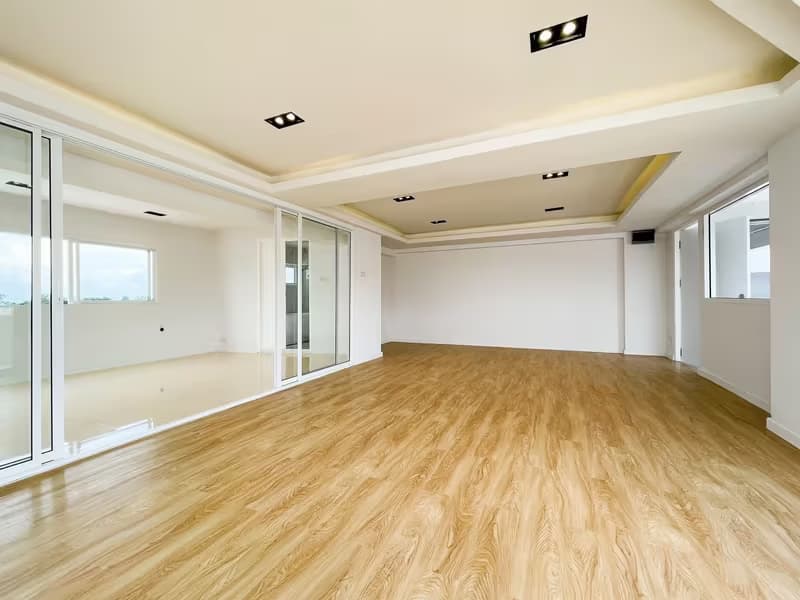 1 Bedroom Condo