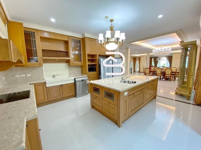 5 Bed House for Rent and Sale in Bang Na