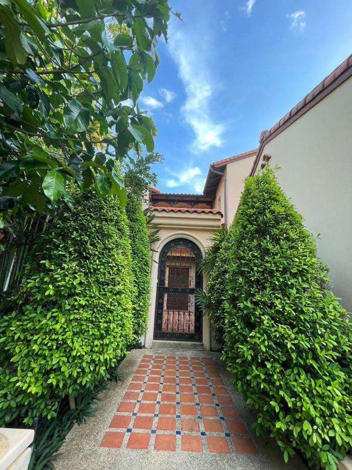 5 Bedroom House - Image 5