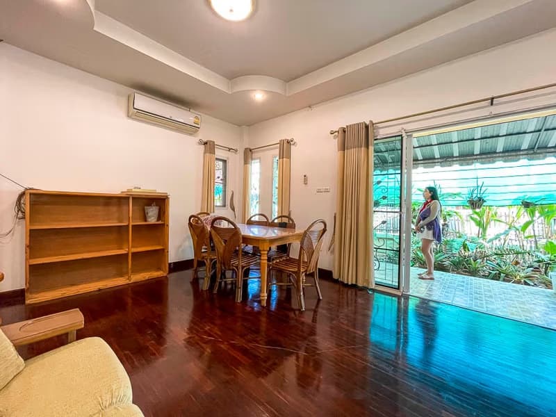 5 Bed House for Rent in Mueang Chiang Mai