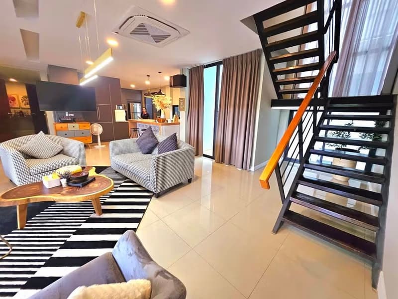 6 Bed House for Rent in San Sai