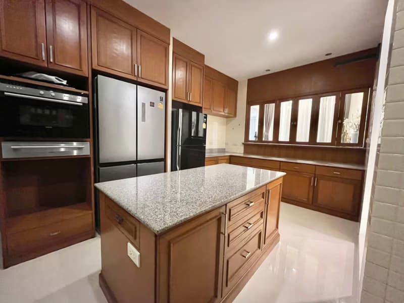5 Bed House for Rent in Din Daeng