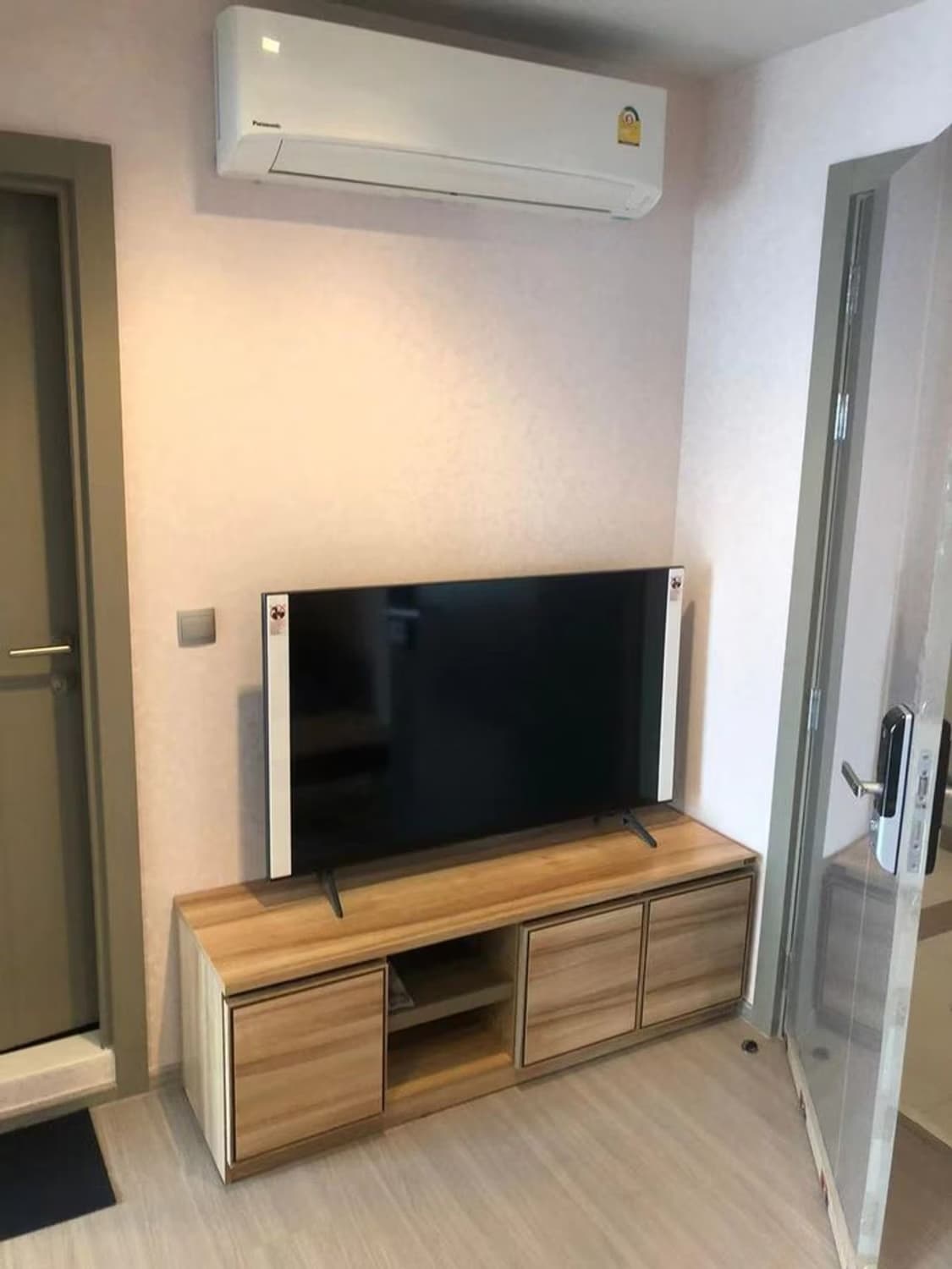 1 Bed Condo for Rent and Sale  Near Phra Ram 9 MRT - Image 2