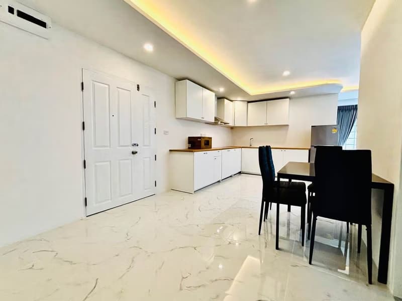 2 Bed Condo for Rent in Khlong Toei
