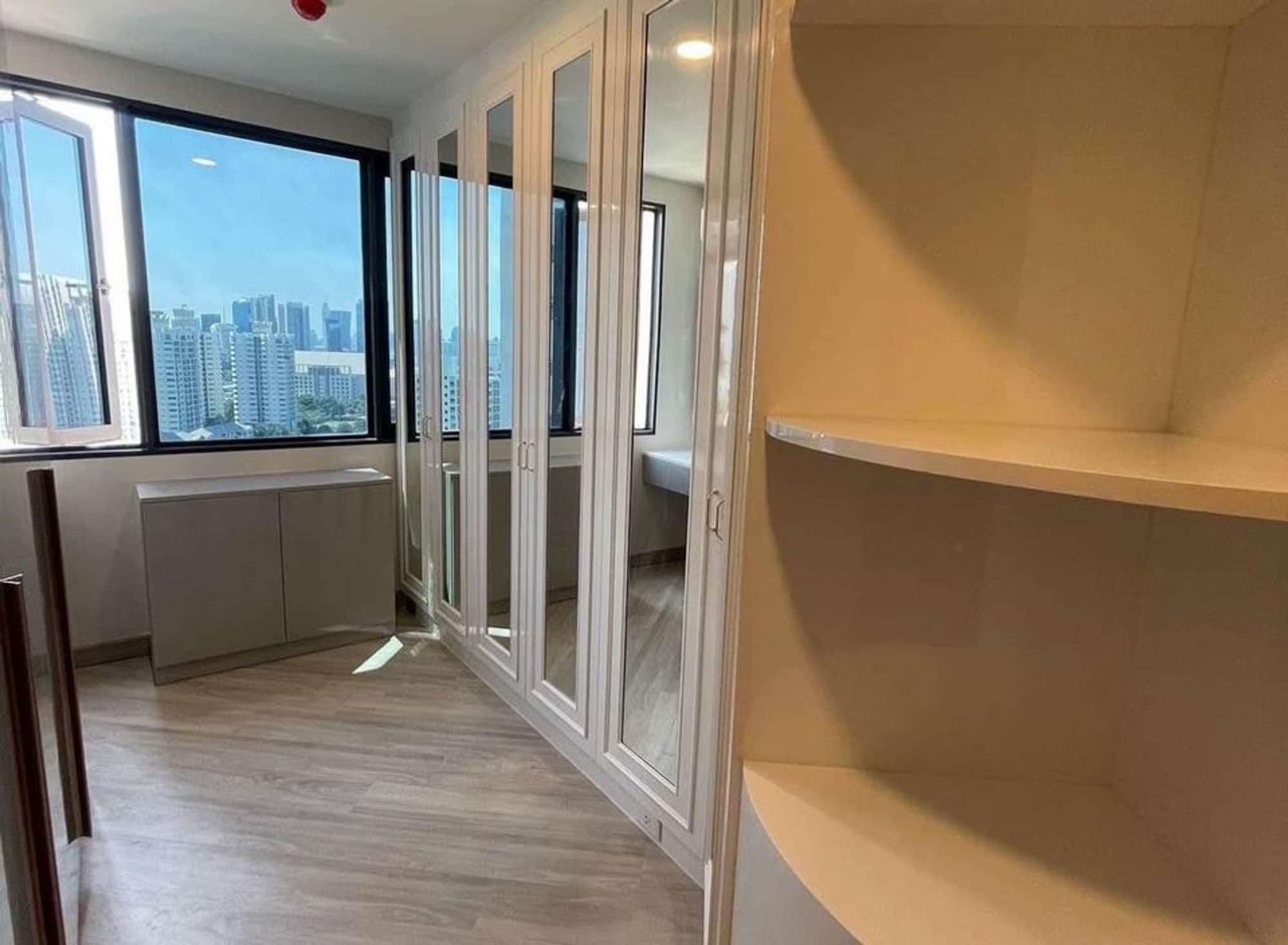 2 Bed Condo for Rent and Sale in Huai Khwang - Image 8