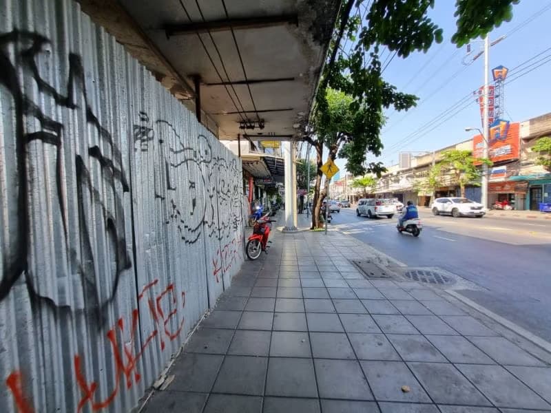 Commercial for Rent in Sukhumvit 71 - Pridipanomyong 45