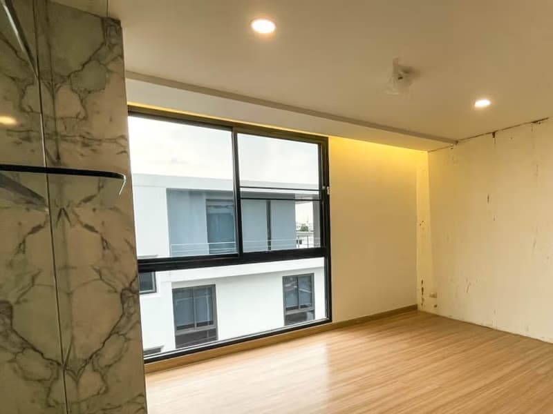 1 Bedroom Condo