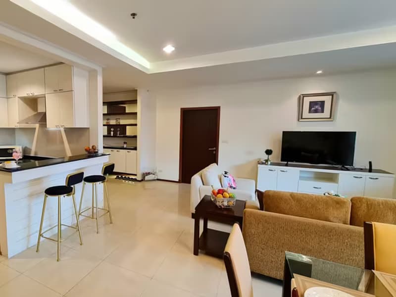 Piyathip Place Serviced Apartment