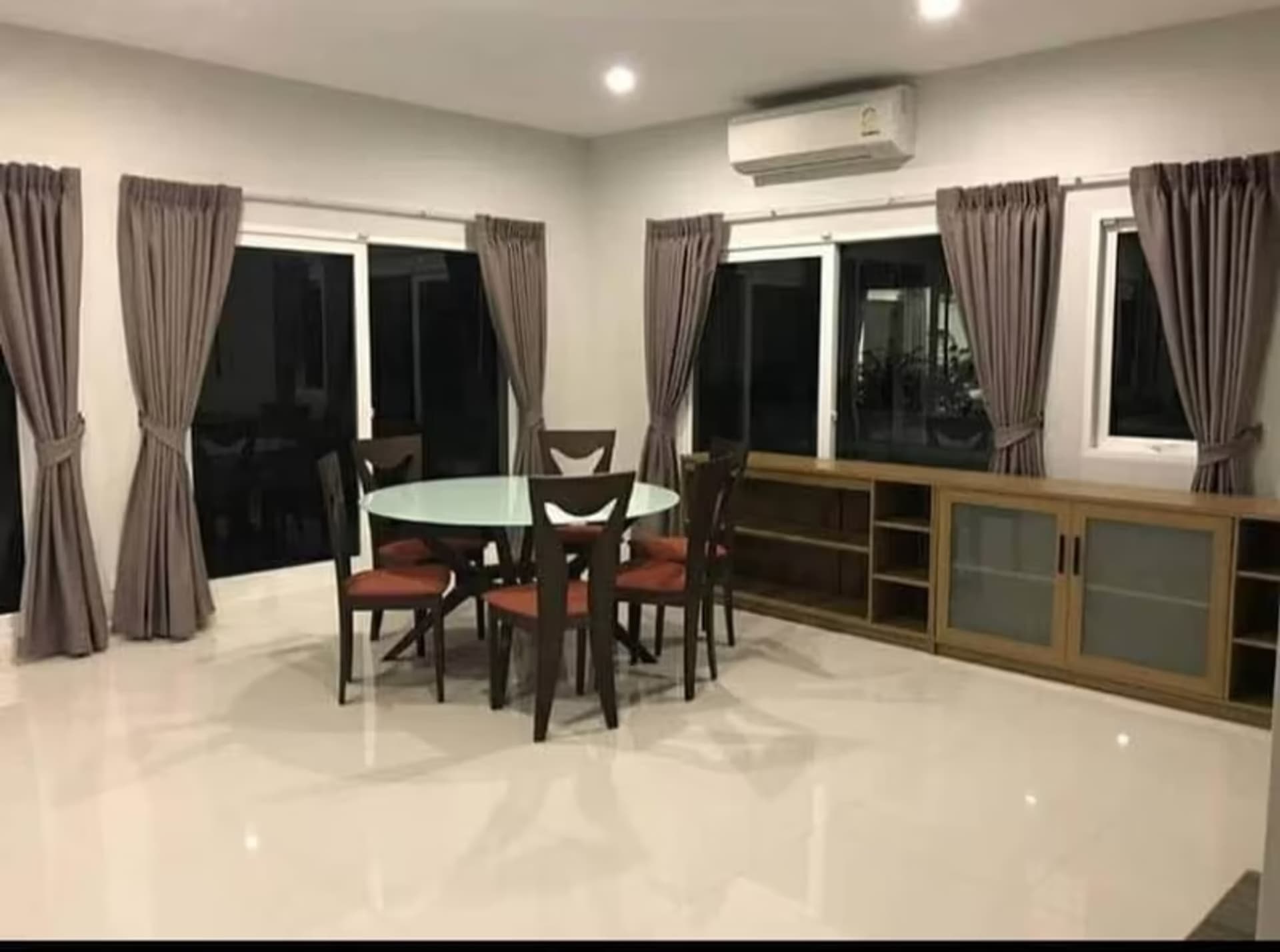 4 Bedroom House - Image 7