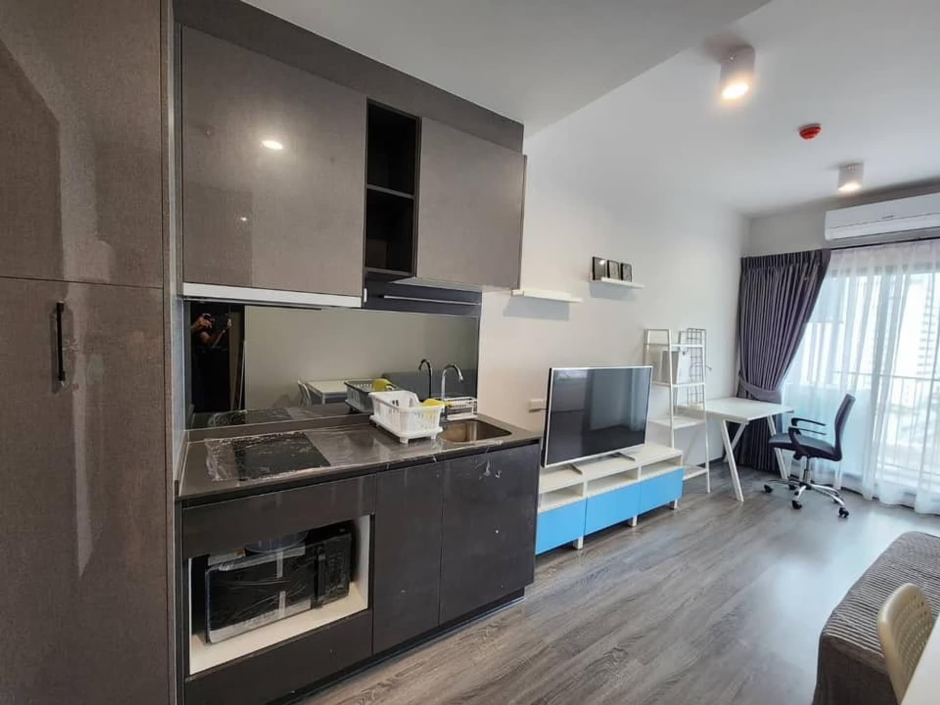 1 Bed Condo for Rent in Bang Rak - Image 2