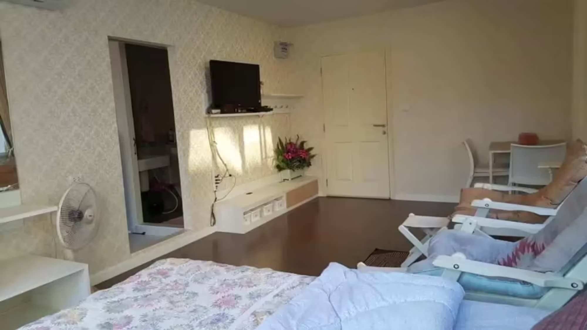 1 Bedroom Condo - Image 2