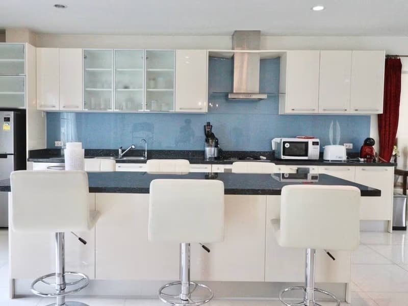 9 Bed House for Rent in Saraphi District