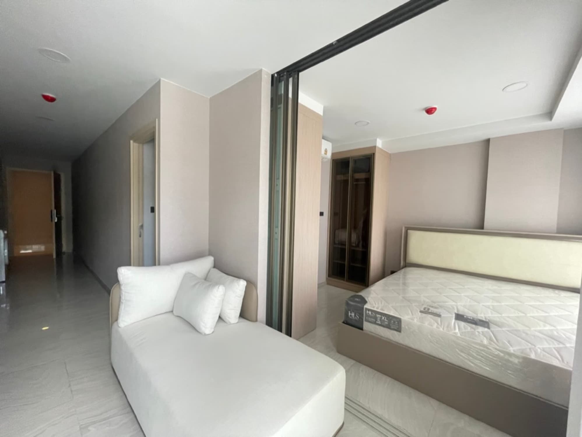 1 Bed Condo for Sale  Near Sukhumvit MRT - Image 2