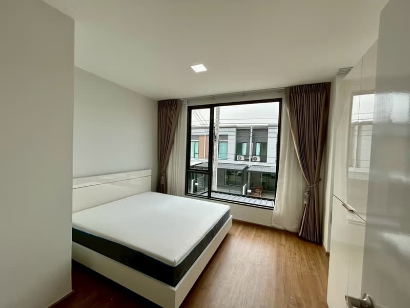 3 Bed Townhouse for Rent in Bang Phli