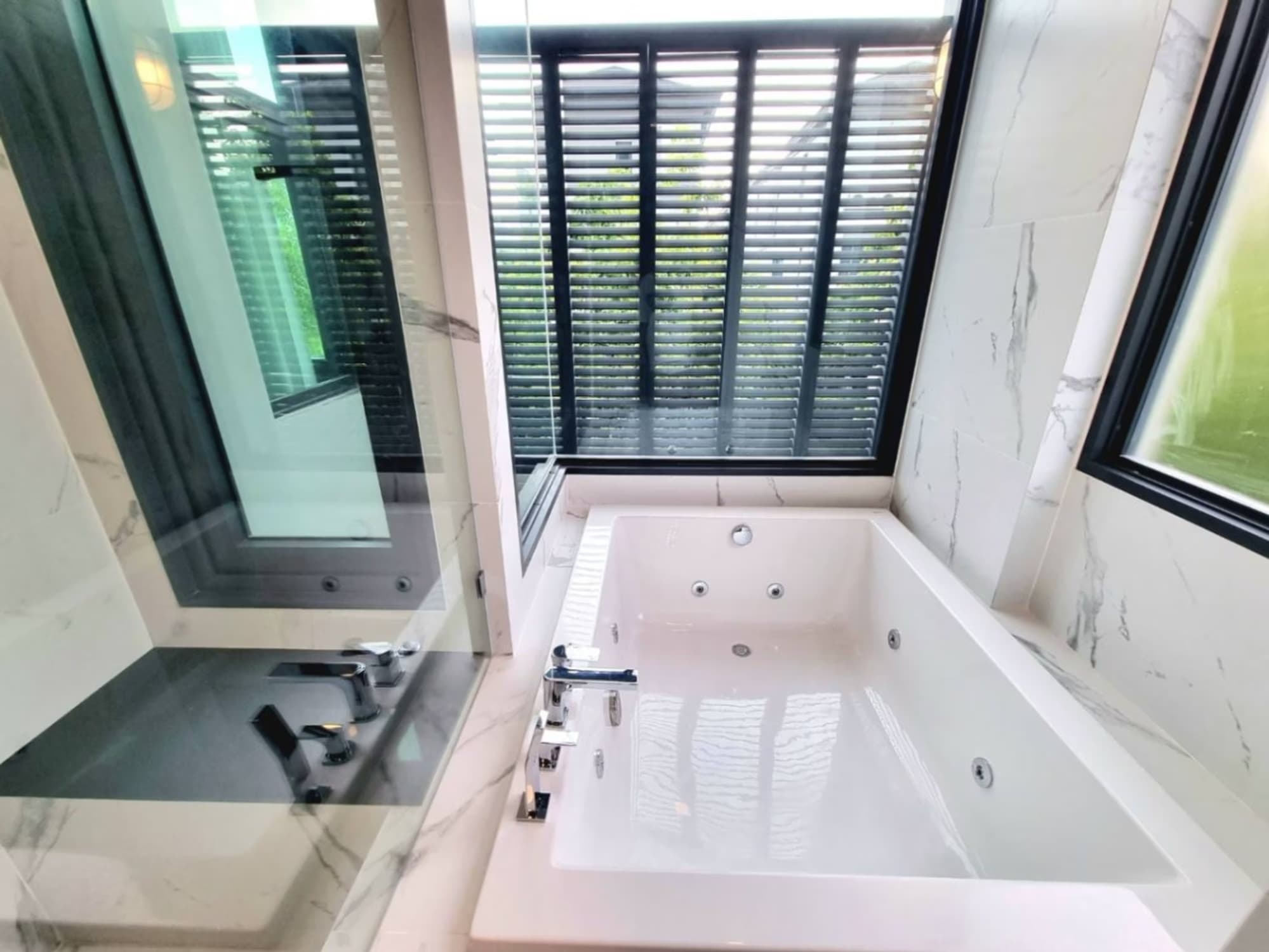 4 Bed House for Rent in Prawet - Image 7
