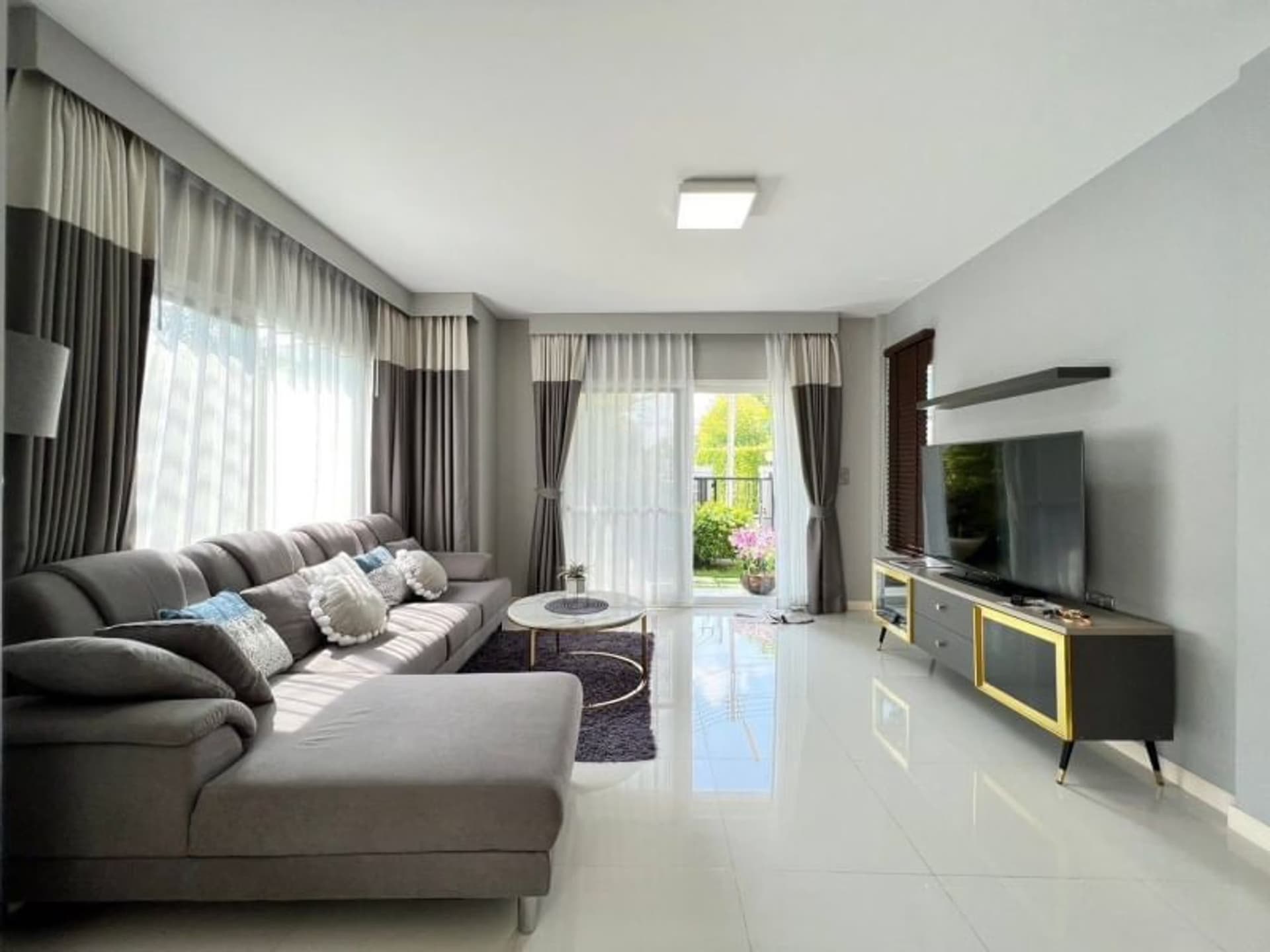 3 Bed House for Rent in undefined - Image 2