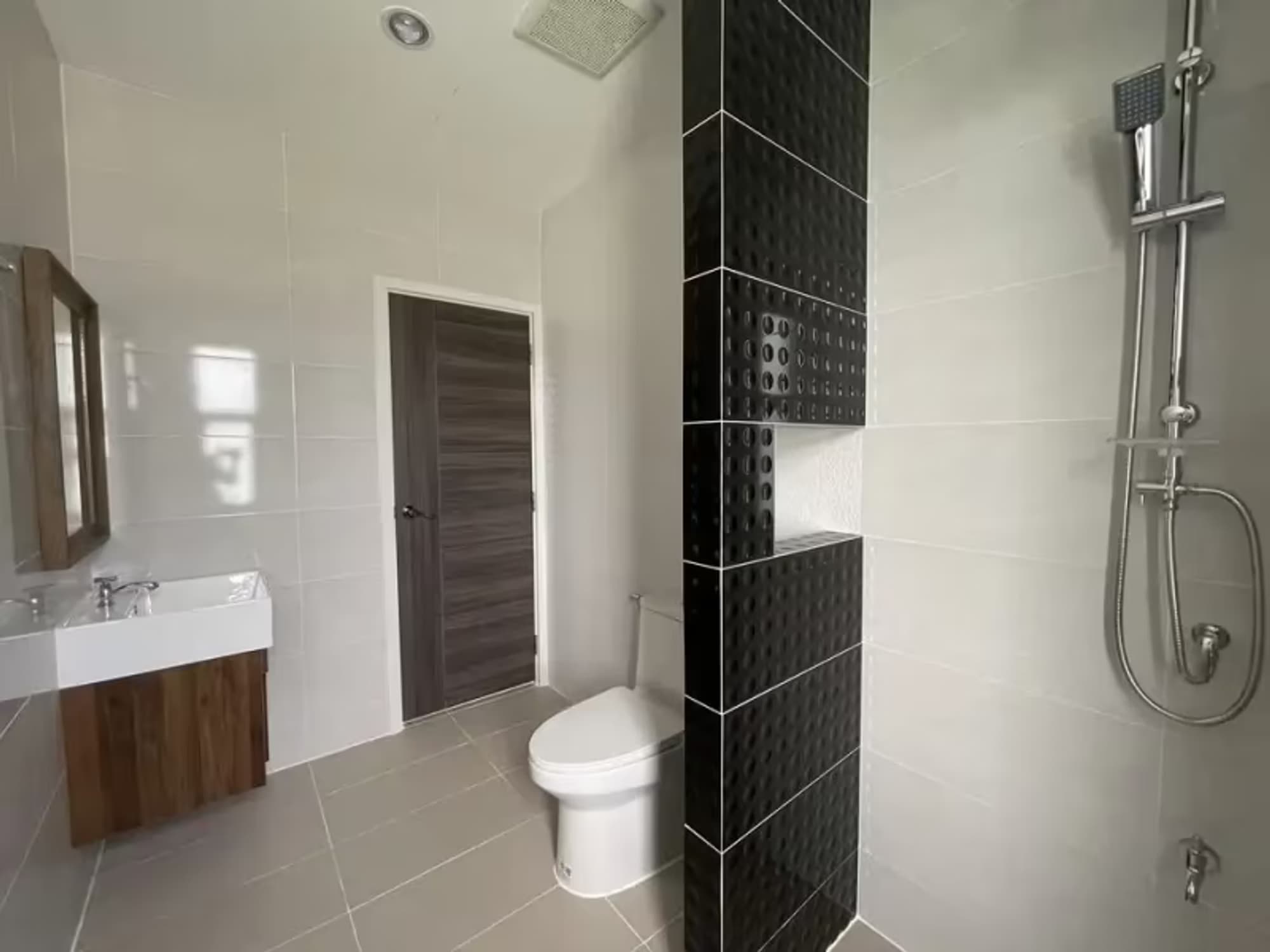3 Bedroom House - Image 3