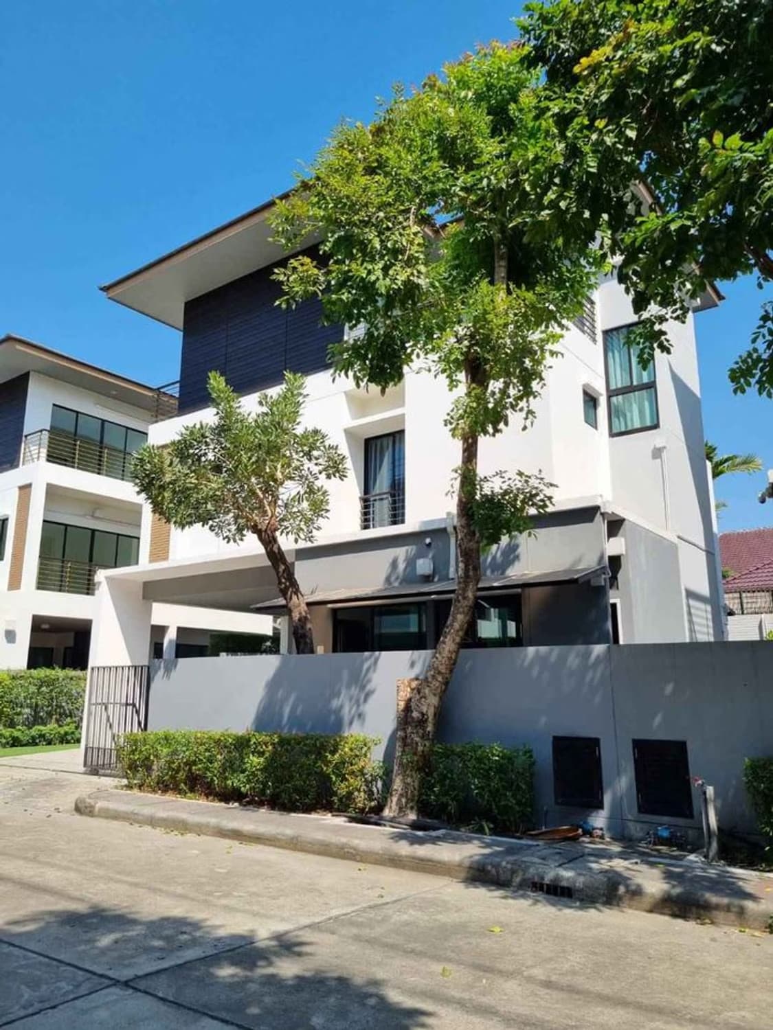  House for Rent, Sale at Baan Lumpini Suan Luang Rama 9 - Image 1