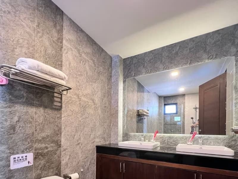 6 Bed House for Rent in Saraphi